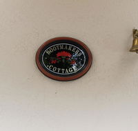 Boot Makers Cottage - Internet Find