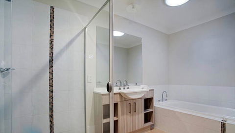 Jindabyne Executive - Internet Find 7