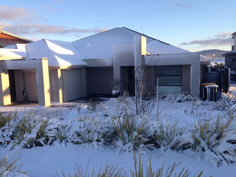 Jindabyne Executive - Internet Find 0