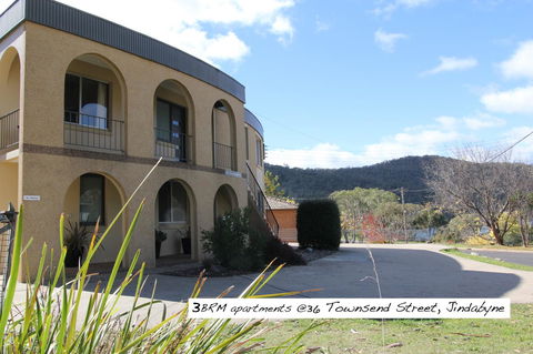 Full Circle Apartments - Internet Find 12