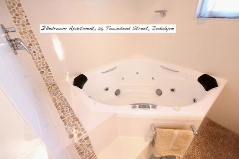 Full Circle Apartments - Internet Find 27
