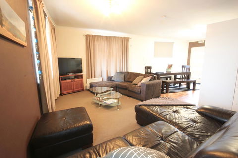 Full Circle Apartments - Internet Find 6