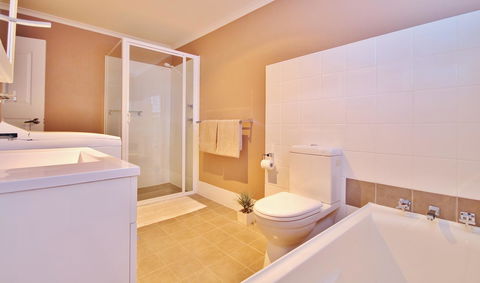 Full Circle Apartments - Internet Find 20