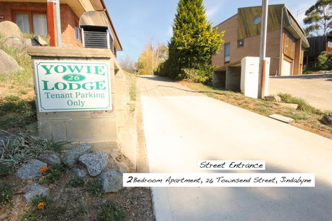 Full Circle Apartments - Internet Find 32