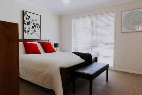 Central Wagga Self Catering Apartment - Internet Find 9