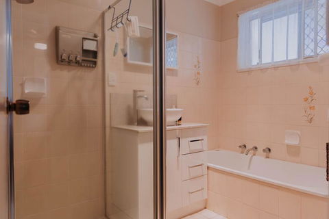 Central Wagga Self Catering Apartment - Internet Find 11