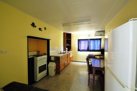 Baudin Beach Apartments - Internet Find 4