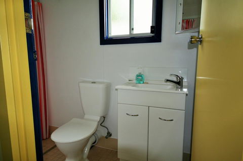 Baudin Beach Apartments - Internet Find 7