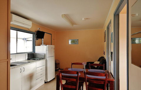 Baudin Beach Apartments - Internet Find 12