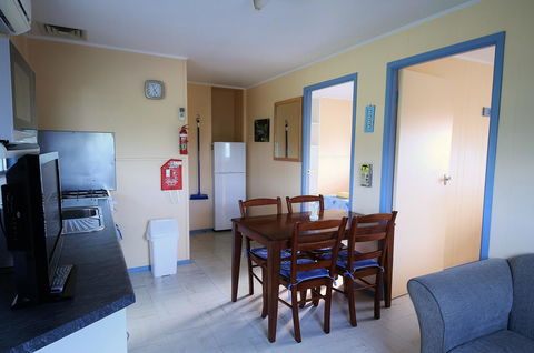 Baudin Beach Apartments - Internet Find 13