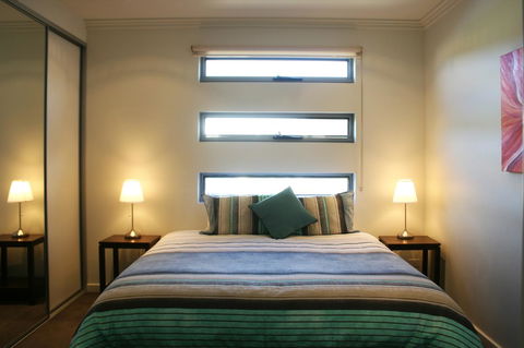 Penneshaw Oceanview Apartments - Internet Find 8