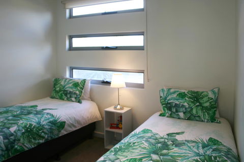 Penneshaw Oceanview Apartments - Internet Find 9