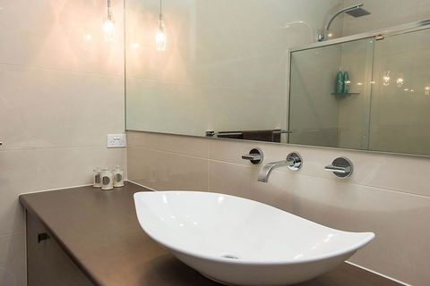 Lavina Luxury Beach House - Internet Find 29
