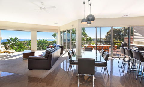 Lavina Luxury Beach House - Internet Find 1