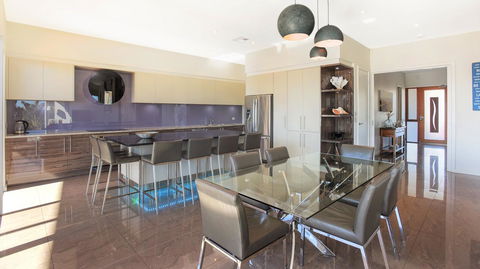 Lavina Luxury Beach House - Internet Find 38