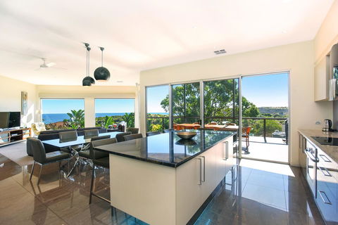 Lavina Luxury Beach House - Internet Find 8