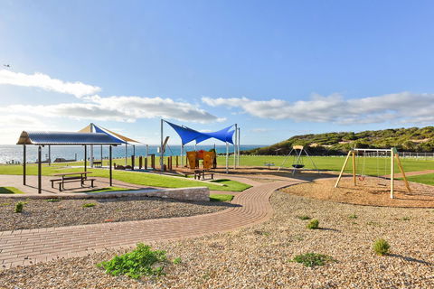 Lavina Luxury Beach House - Internet Find 32
