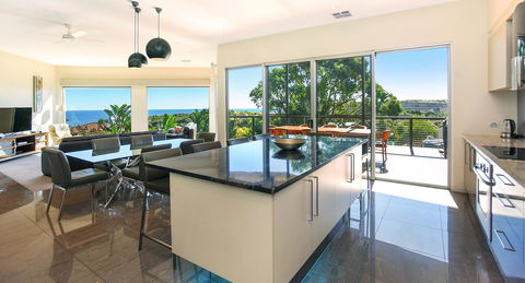 Lavina Luxury Beach House - Internet Find 40