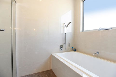 Lavina Luxury Beach House - Internet Find 28