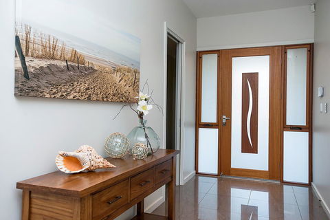 Lavina Luxury Beach House - Internet Find 23