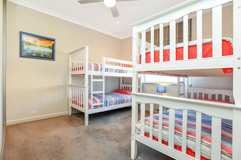 Lavina Luxury Beach House - Internet Find 18