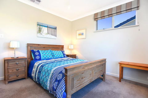 Lavina Luxury Beach House - Internet Find 17