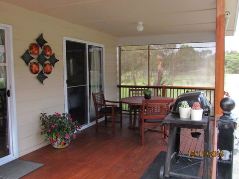 Lazy Days Bed &Breakfast Cottage - Victor Harbor - Internet Find 27
