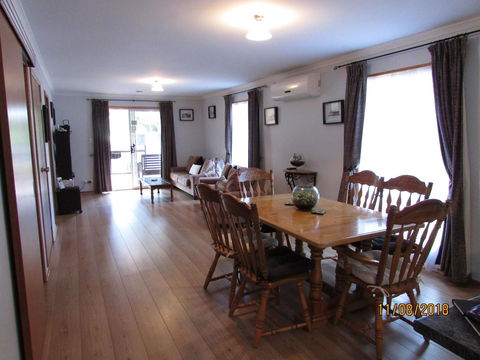 Lazy Days Bed &Breakfast Cottage - Victor Harbor - Internet Find 4