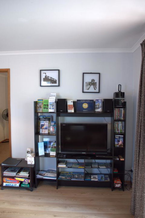 Lazy Days Bed &Breakfast Cottage - Victor Harbor - Internet Find 9