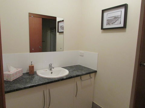 Lazy Days Bed &Breakfast Cottage - Victor Harbor - Internet Find 19