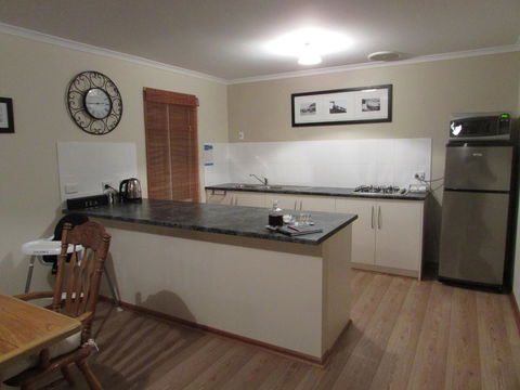 Lazy Days Bed &Breakfast Cottage - Victor Harbor - Internet Find 14