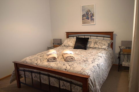 Lazy Days Bed &Breakfast Cottage - Victor Harbor - Internet Find 3