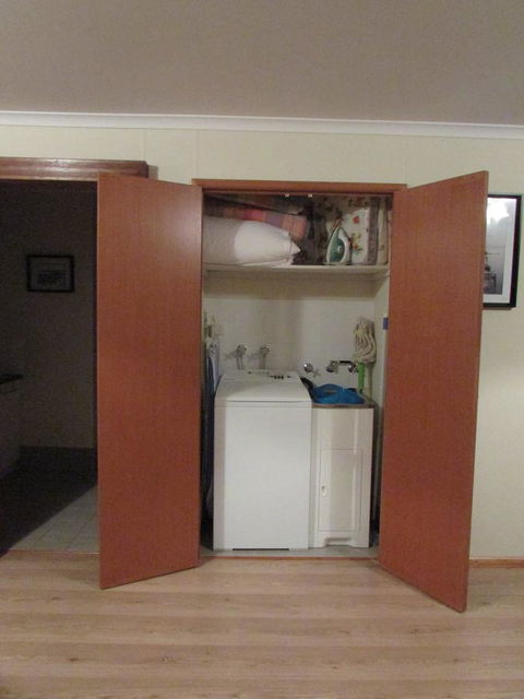 Lazy Days Bed &Breakfast Cottage - Victor Harbor - Internet Find 18