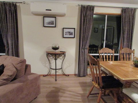 Lazy Days Bed &Breakfast Cottage - Victor Harbor - Internet Find 15