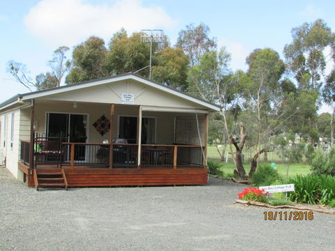 Lazy Days Bed &Breakfast Cottage - Victor Harbor - Internet Find 12