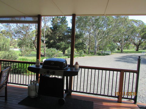 Lazy Days Bed &Breakfast Cottage - Victor Harbor - Internet Find 8