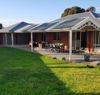 Aldinga Beach overnighter or getaway home - Internet Find