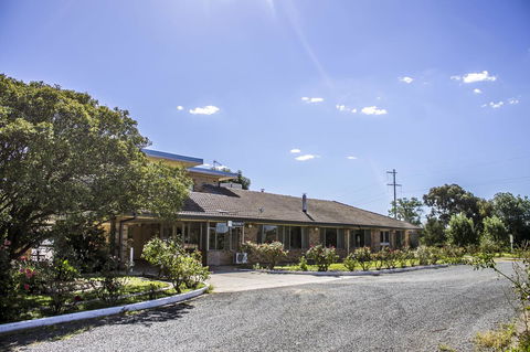 Allonville Gardens Motel - Internet Find 11