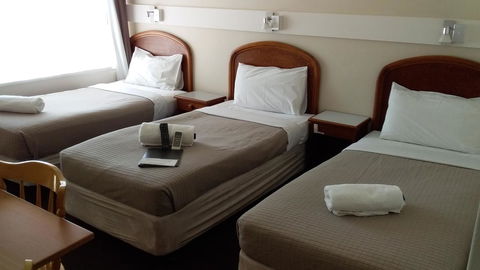 Allonville Gardens Motel - Internet Find 3