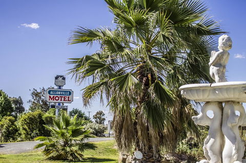 Allonville Gardens Motel - Internet Find 0