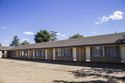 Allonville Gardens Motel - Internet Find 12