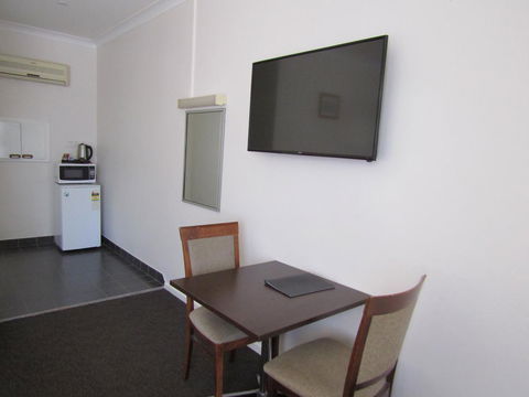Allonville Gardens Motel - Internet Find 15