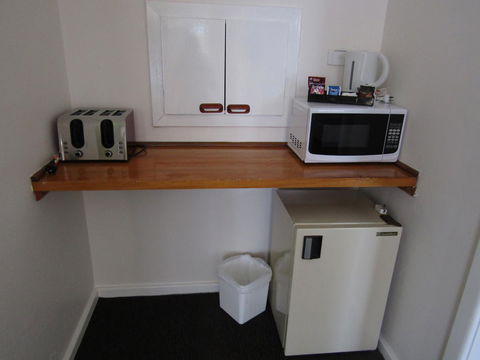 Allonville Gardens Motel - Internet Find 21