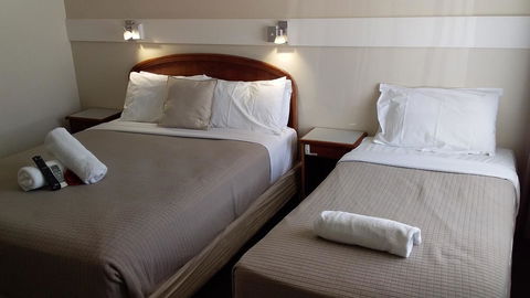 Allonville Gardens Motel - Internet Find 4