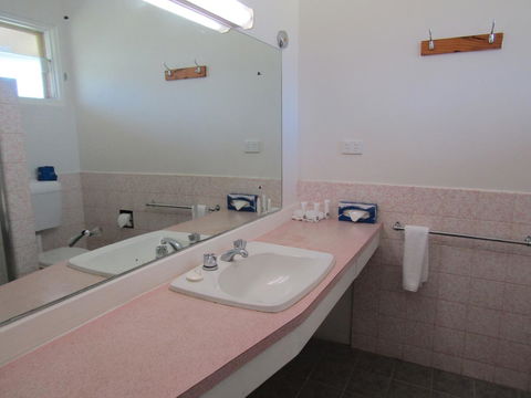 Allonville Gardens Motel - Internet Find 29