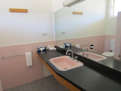 Allonville Gardens Motel - Internet Find 18