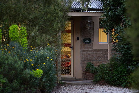 Riesling Trail & Clare Valley Cottages - Internet Find 1