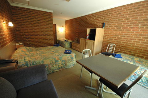 Burra Motor Inn - Internet Find 40