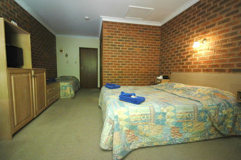 Burra Motor Inn - Internet Find 41