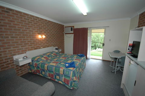 Burra Motor Inn - Internet Find 39